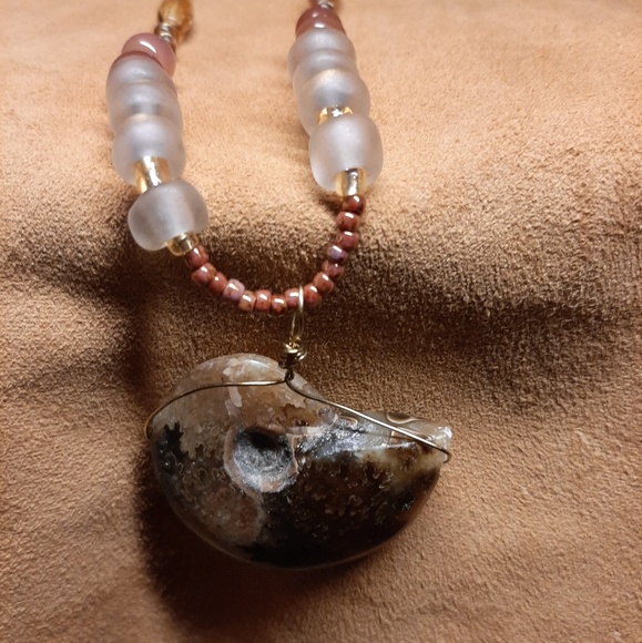 Gorgeous fall color ammonite necklace. - Picture 4 of 8